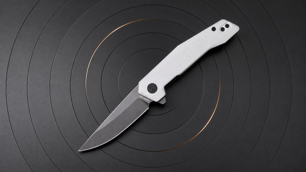 Offenes weißes HOPIAN Vex Messer über konzentrische Bögen, die um seinen Drehpunkt zentriert sind