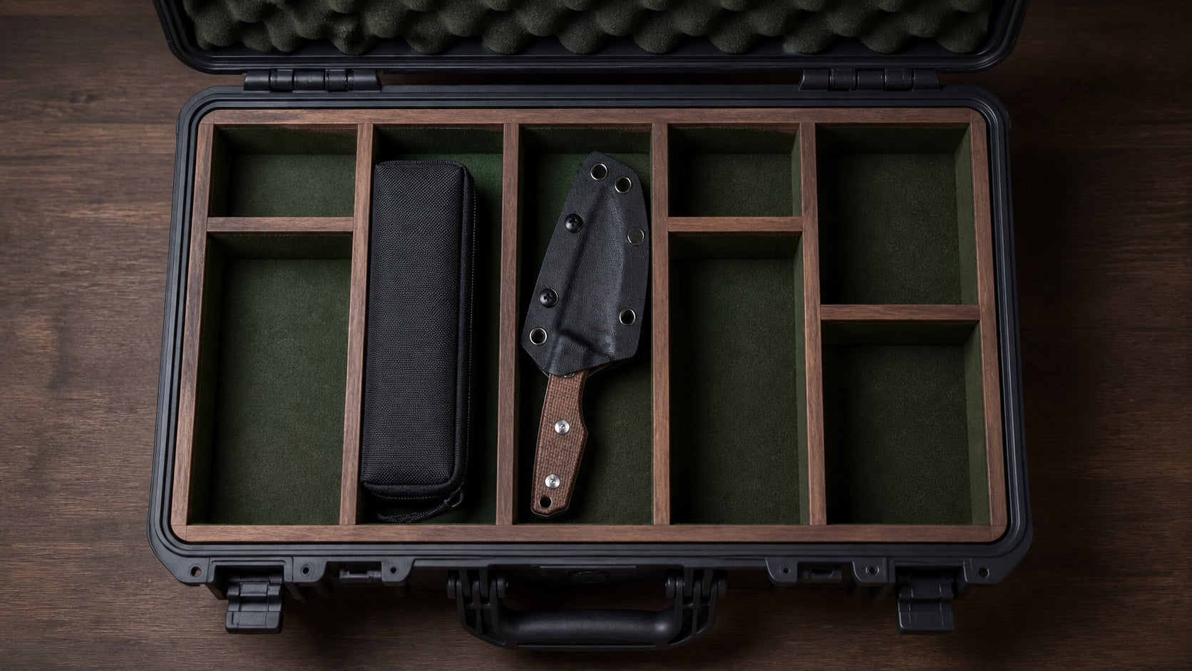Sheathed brown HOPIAN Morrow knife stored in a padded divided case