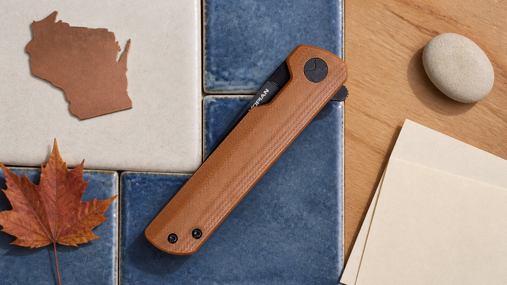Cuchillo cerrado HOPIAN Clave en una escena de investigación legal de Wisconsin neutral